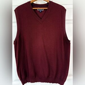 Club Room Burgundy V-Neck Sleeveless Sweater Vest Large